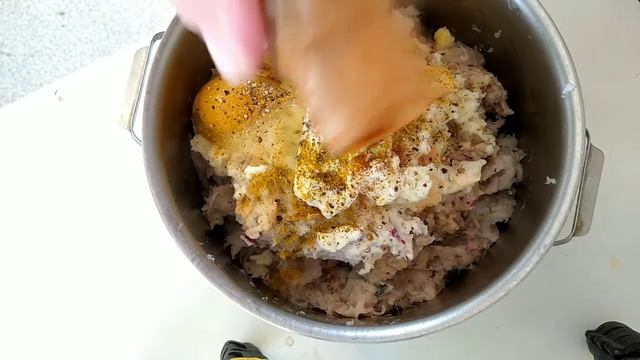 КОЛЕТЫ ИЗ МЕНТАЯ с СЫРОМ СОЧНЫЕ плюс рыбный соус.