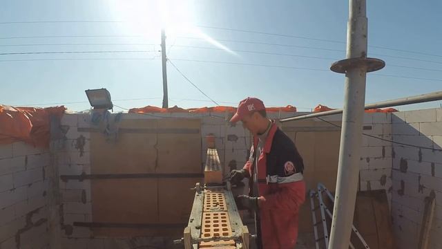 кладка черновая под рейку.поднимаю 100кг раствора.