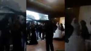 Чеченка в черном красиво танцует