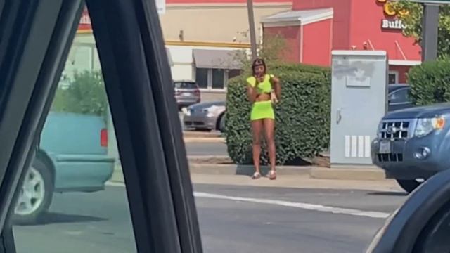 Работаем с девочками на Watt Avenue | Где торгуют смертью в США? смотреть онлайн