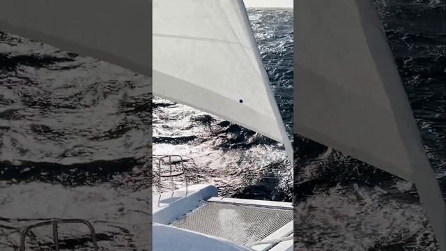 В океане на катамаране Lagoon 40 смотреть онлайн