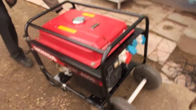 Генератор HONDA.