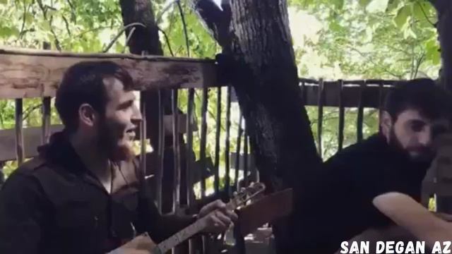 ЮНУС БАЧАЕВ ПОЕТ НА ГИТАРЕ МА ГЕНА ЕЛИ ХЬА ОЙЛА смотреть онлайн
