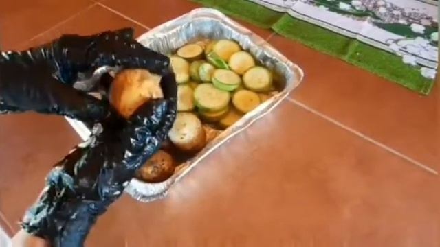 КАК ПРИГОТОВИТЬ КУРИНЫЕ БЕДРА С ЗАПЕЧЕНЫМИ ОВОЩАМИ НА МАНГАЛЕ смотреть онлайн