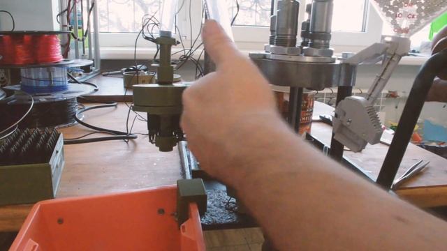 Податчик пуль и гильзы в действии, Turret press, case feeder + bullet feeder смотреть онлайн