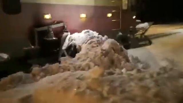 Трамвай - Снегочист Ижевск Работа ножом. Городок Металлургов смотреть онлайн