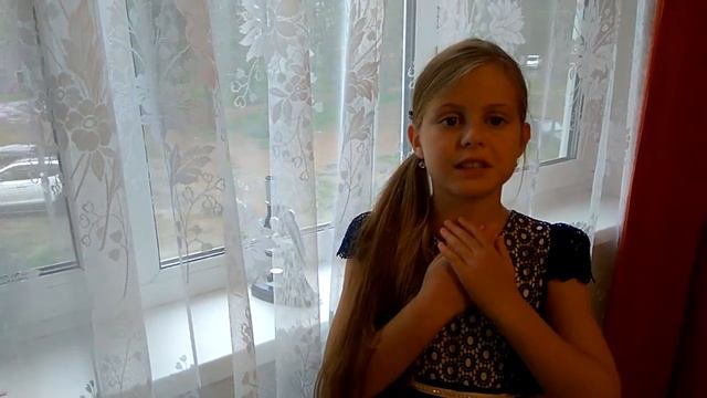 Страна читающая Булатова Дарья читает стихотворение Ахматовой " И мальчик, что играет на волынке" смотреть онлайн