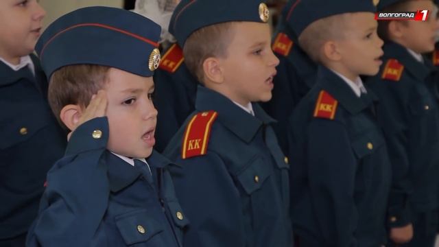 В Волгограде приняли присягу юные кадеты 82-й средней школы смотреть онлайн
