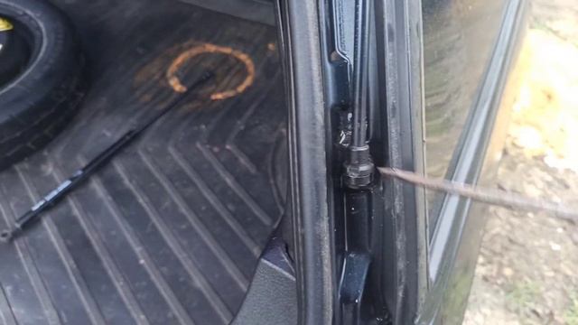 Как снять амортизаторы с двери багажника на Пассате Б3 универсал. смотреть онлайн