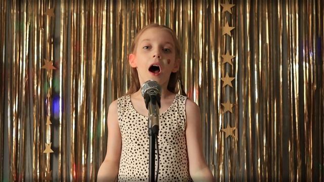 Моя супер-пупер бабушка! Песня в подарок (моя бабушка курит трубку)