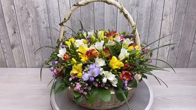 Корзина из фрезий микс смотреть онлайн