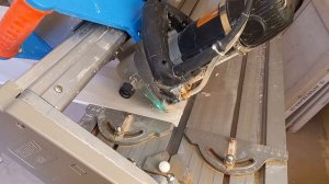 Запил внутреннего угла на плитке