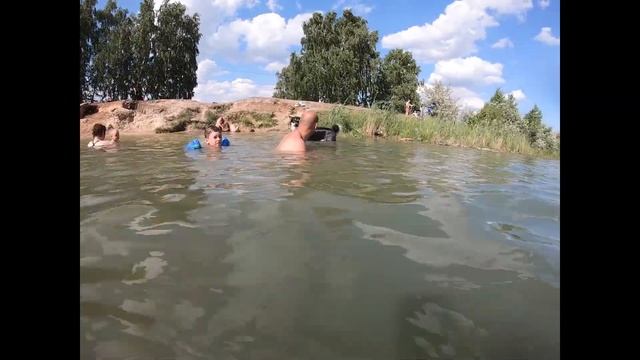 Купаемся на карьере в городе Копейск смотреть онлайн
