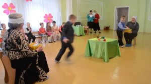 Игра с бабушками "Вылечи бабушку", утренник 8 Марта, старшая группа
