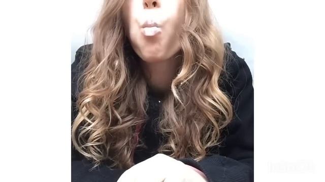 Asmr/eating chalk/АСМР ЕДЯТ МЕЛ ПОХРУСТИМ МЕЛКОМ ХРУСТ смотреть онлайн