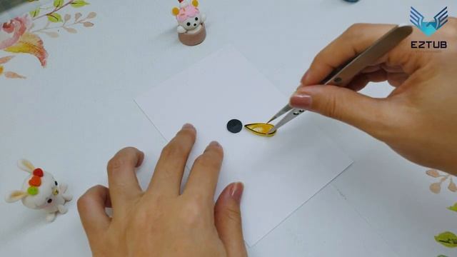 Steps To Make Mysterious Black Yellow Chrysanthemum From Quilling | Basic Paper Quilling Card