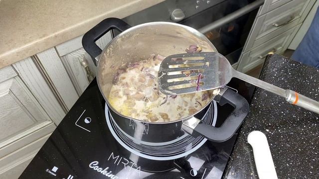 Готовьте сразу тройную порцию! Кексы из Лаваша с курицей и грибами, настоящее объедение смотреть онлайн