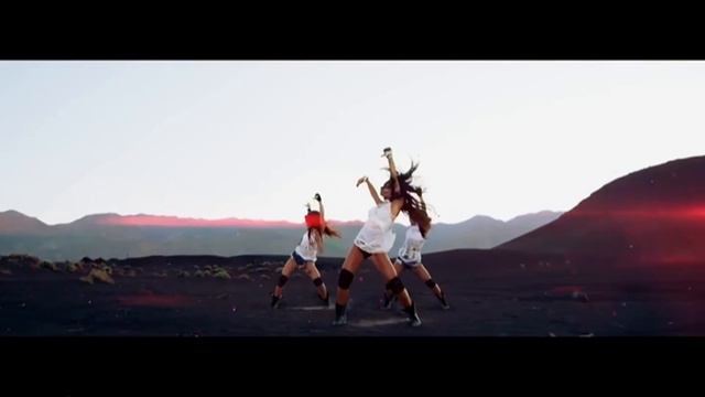 Нюша - Целуй меня, Dance version (параллельные клипы) смотреть онлайн