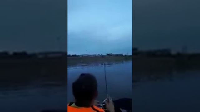 Рыбалка на Каме, лодка тактика 430 дсм, рыбачим в троем, комфортно смотреть онлайн