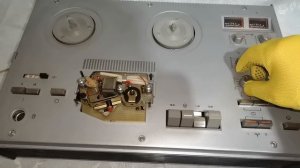 магнитофон катушечный Эльфа 201-3 стерео с громкоговорителем.