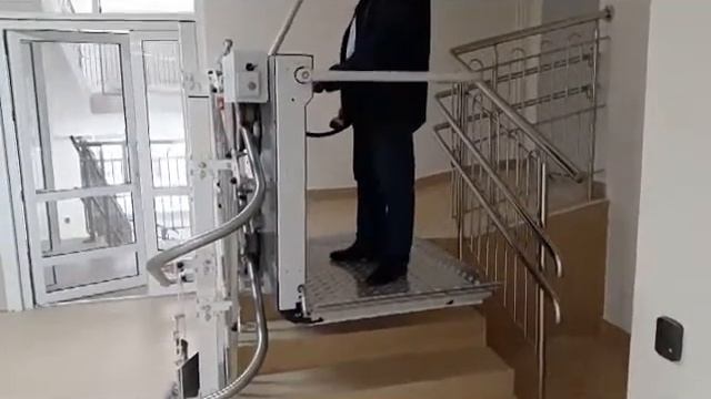 Наклонная подъемная платформа для инвалидов-колясочников смотреть онлайн