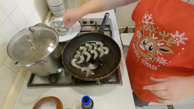 КРЕВЕТКИ жаренные очень вкусно. Рецепт. смотреть онлайн
