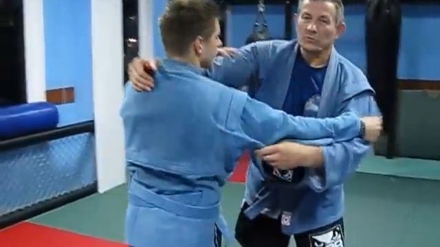 Добавляем жесткости в борьбу, усиливаем "грязью" выведение из равновесия. смотреть онлайн