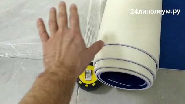 Укладка спортивного коммерческого линолеума Tarkett Omni Sport в тренажерный зал Красноярск