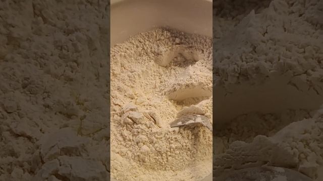 Простые домашние пирожки с капустой. Хрустящее тесто и вкусная начинка смотреть онлайн