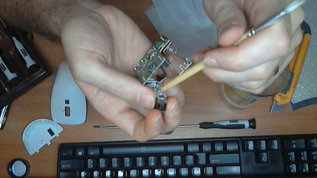 Mouse logitech M560 disassembling & cleaning part 2 смотреть онлайн