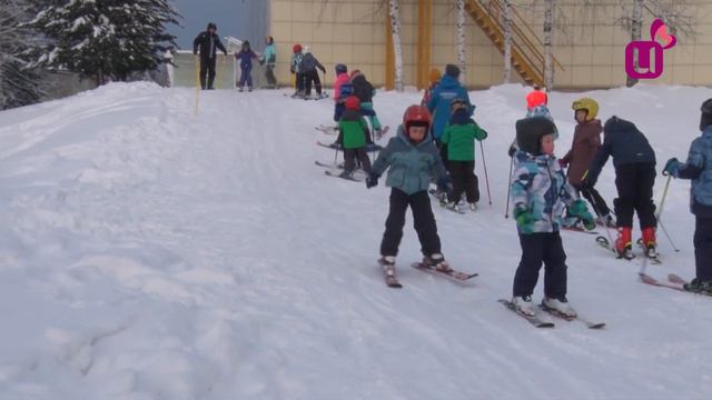 На лыжах вокруг спорт школы смотреть онлайн