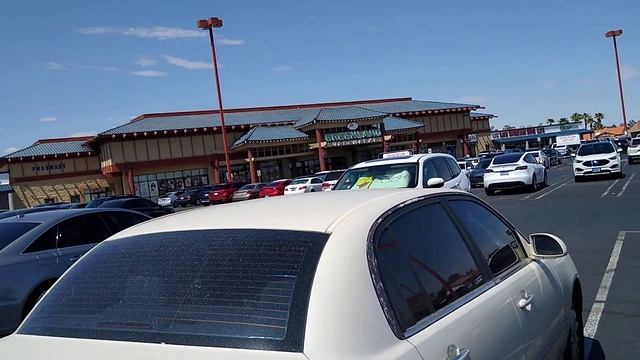 EXPLORING A COMPLETELY DEAD STRIP MALL AND A BOOMING STRIP MALL RIGHT ACROSS THE STREET ,LAS VEGAS смотреть онлайн