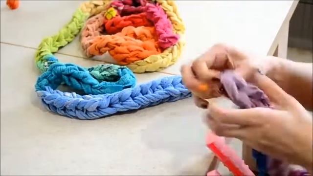 Радужный коврик из старых детских колготок смотреть онлайн