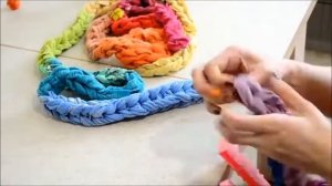 Радужный коврик из старых детских колготок