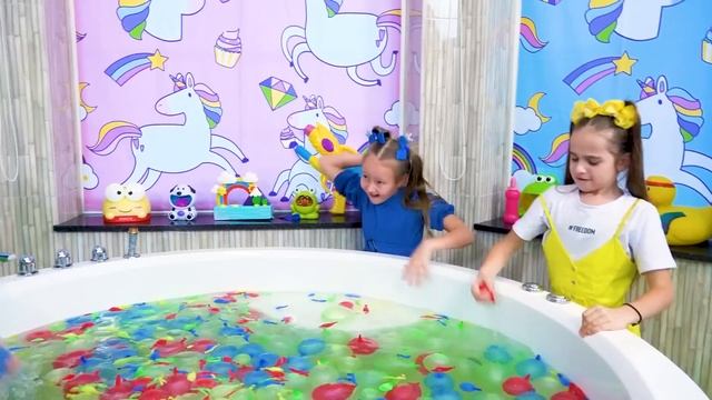 Playdate for kids with colored blocks pool смотреть онлайн