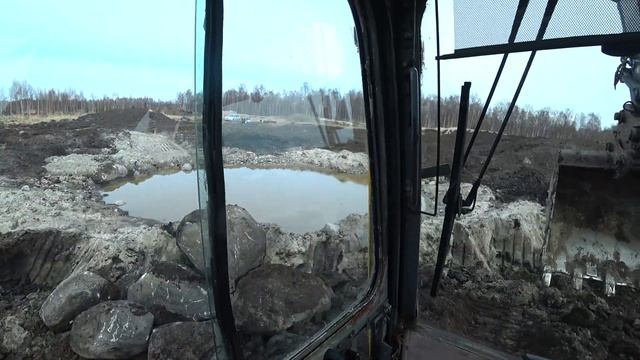 Продолжаю работать на гусеничном экскаваторе Вольво. Не смог поехать на соревнования в Москву( смотреть онлайн