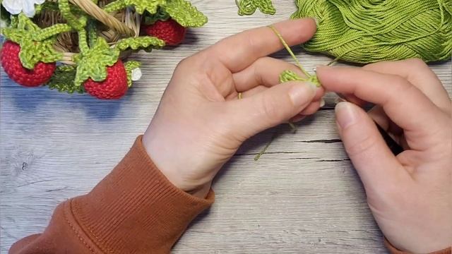 Кустик клубники. Классно и оригинально. Обязательно свяжите. МК крючком. Часть I. смотреть онлайн