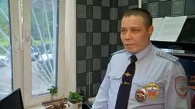 Полицейские ВАО навестили ребенка, найденного участковым уполномоченный полиции в районе Новогиреев смотреть онлайн