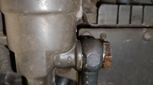 Как опрессовать топливную систему на Атего. Как прокачать топливо.