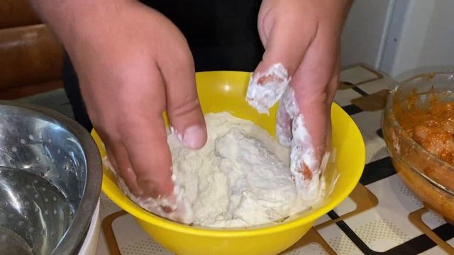 ХРУСТЯЩАЯ И НЕЖНАЯ курочка KFC !! Куриные стрипсы KFC рецепт! смотреть онлайн