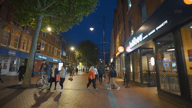 Night Walk - UK Reading Town Centre【4K HDR 】 смотреть онлайн