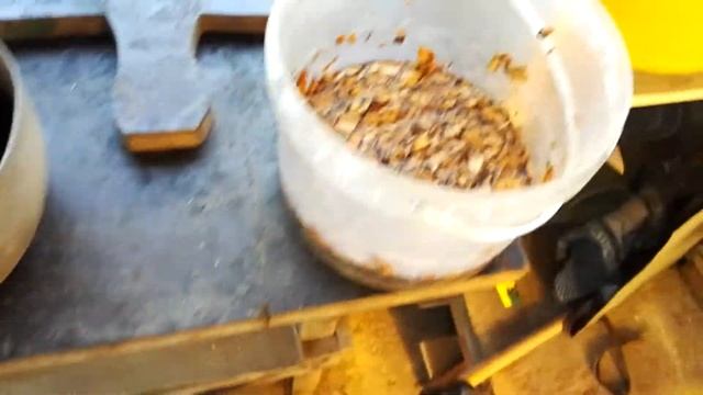 Летом на дачке коптим рыбку Морской окунь и скумбрия горячего копчения смотреть онлайн