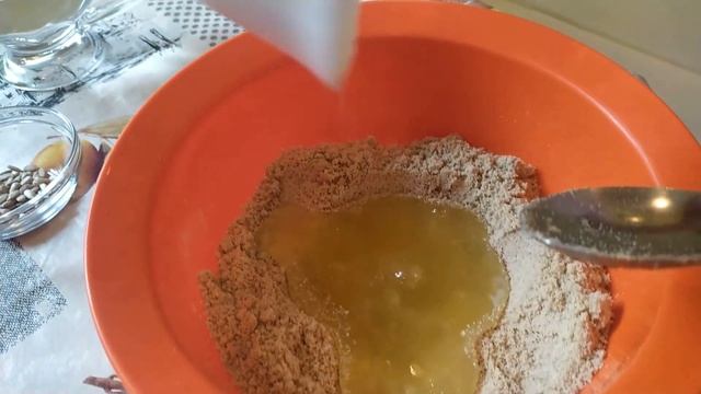 Очень вкусный низкоуглеводный хлеб, который можно есть даже вечером, не боясь поправиться! смотреть онлайн