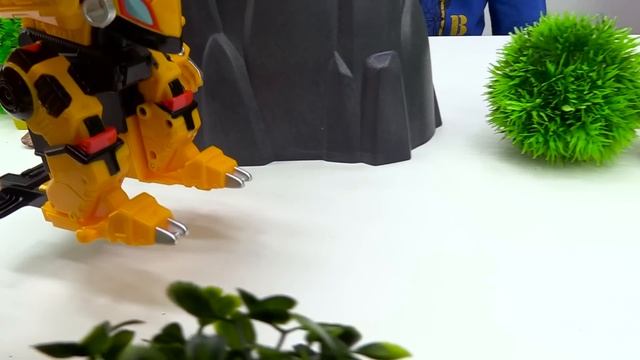 Стив и Алекс на гонках Монкарт. Ирушки Майнкрафт и трансформеры. смотреть онлайн