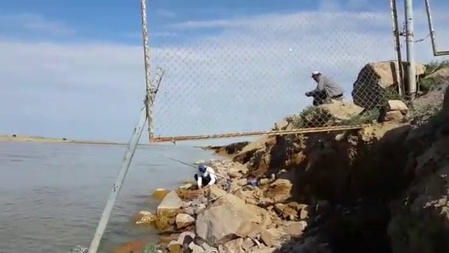 На рыбалке Көксарай ЮКО. Выходной шлюз. смотреть онлайн