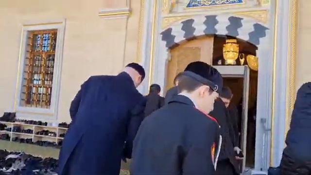 Чеченская мечеть Грозный центр Вселенной на берегу Кавказского Хребта в долине отчий Кавказцев смотреть онлайн