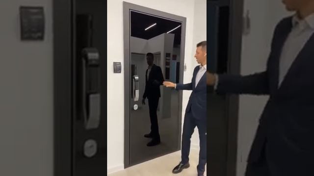 Обзор умной двери Electra Biometric с замком Samsung. Наш сайт https://portalle.ru/ смотреть онлайн