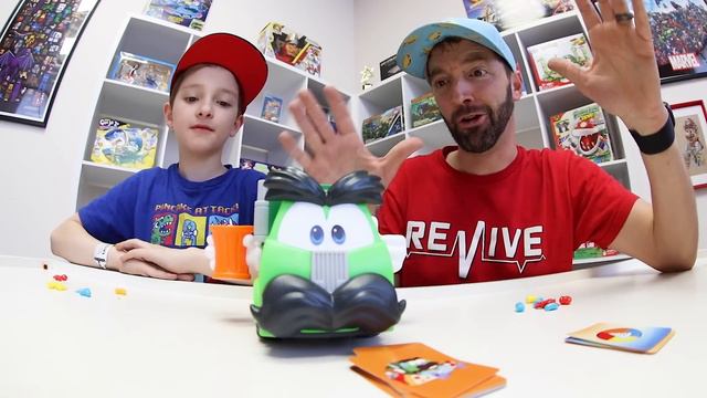 Father & Son PLAY GARBAGE TRUCK GAME / Don't Let It Dump! смотреть онлайн