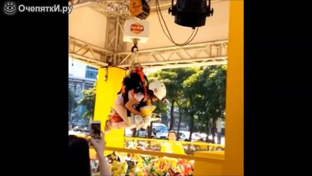 Забавный аттракцион хватайка! смотреть онлайн