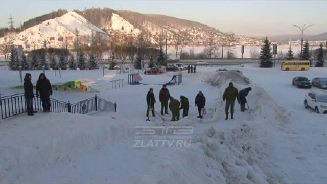 В Златоусте строится рекордно длинная горка смотреть онлайн
